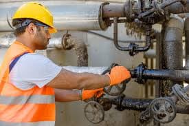 Worker Safety in the Oil Industry: Innovations in Hazard Prevention